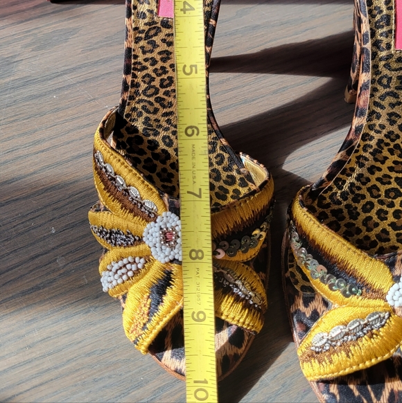 Betsey Johnson embroidered heels - Picture 14 of 14